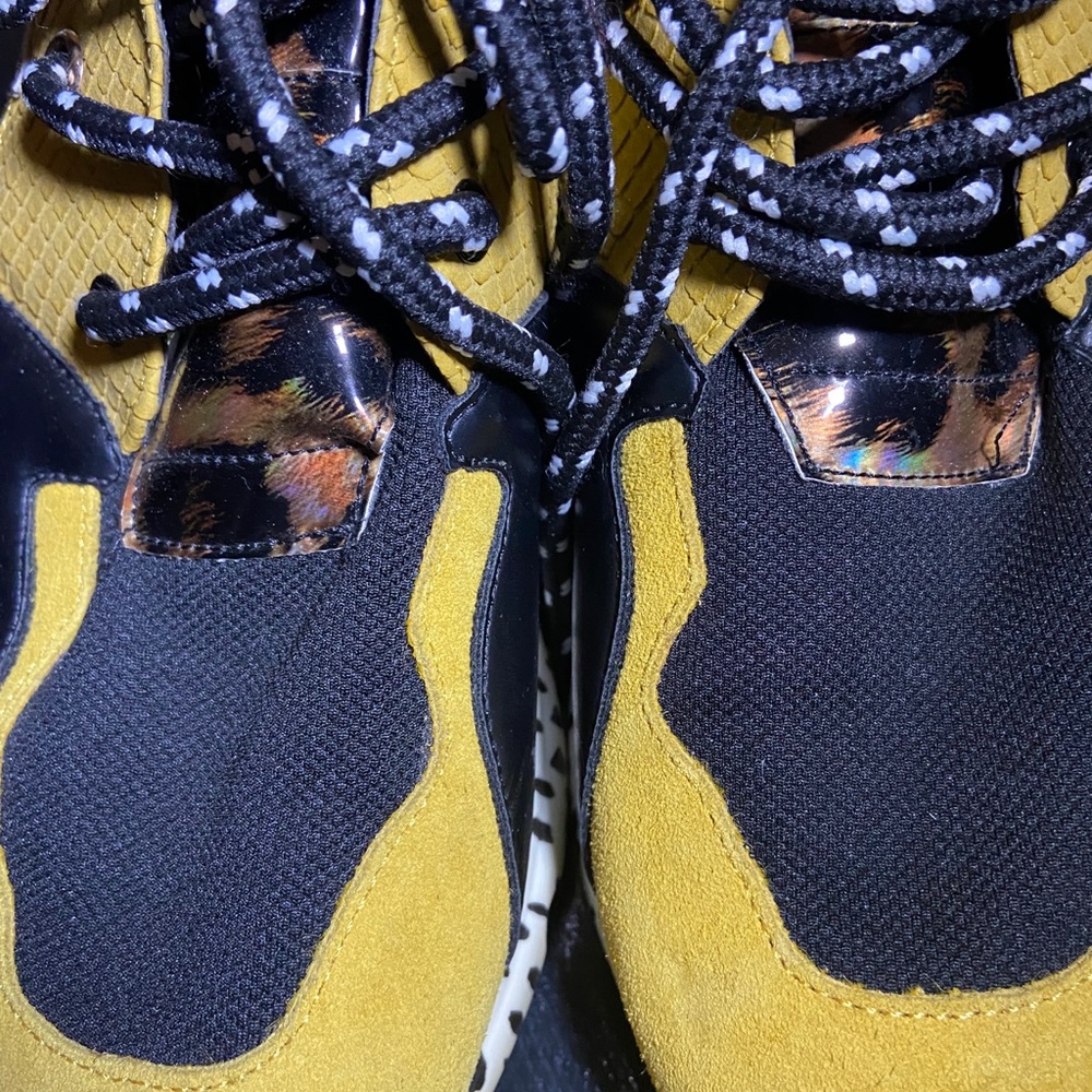 Shoes - Picture 3 of 6